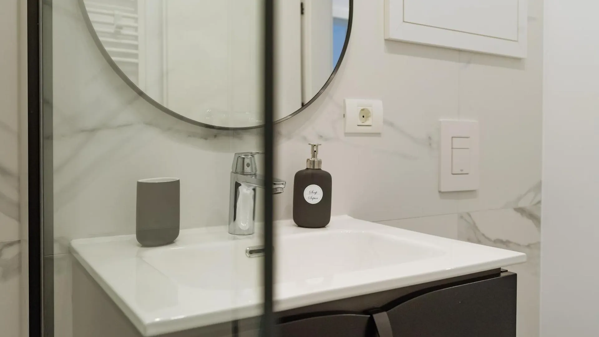Plaza Luxury & Cozy Apartment Bucarest