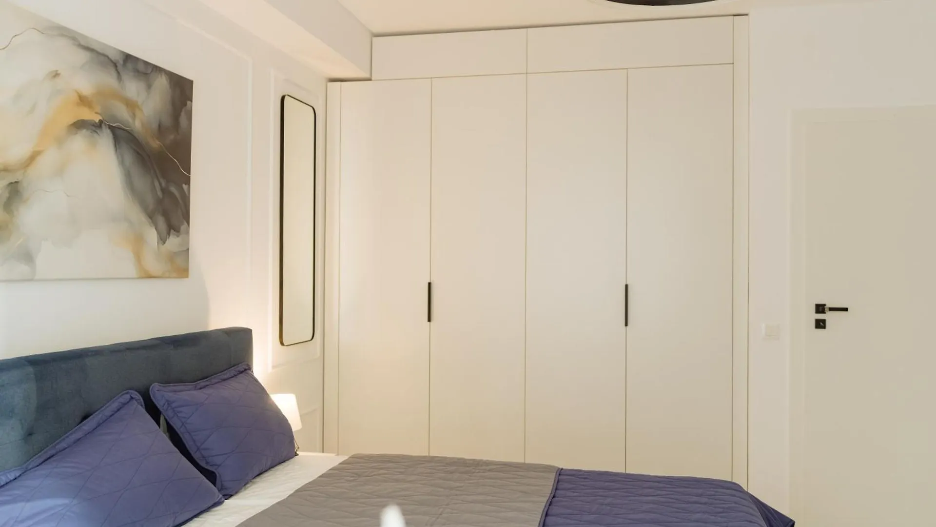 Plaza Luxury & Cozy Apartment Bucharest 0*,  Romania